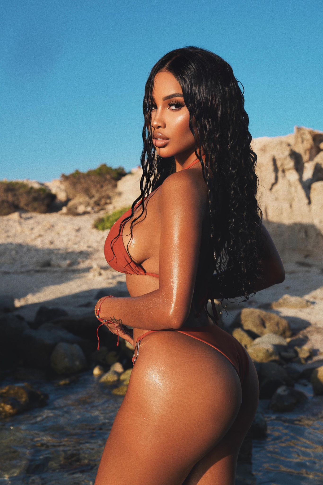 Escort - VANESSA - Ibiza Tops